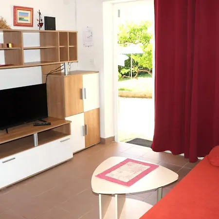 A 5 With Terrace Garden And Sea View